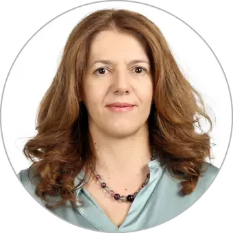 Foto da Dra. Sara Cardoso, psicóloga clínica especializada em ansiedade e consultas de psicologia  online
